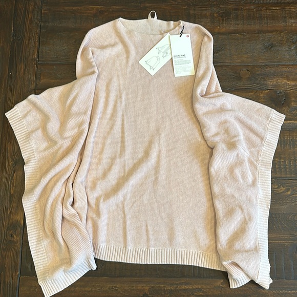 Lululemon Divinity Scarf
Angel Wing / Cashew - Picture 1 of 5